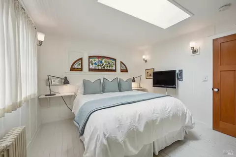 Bedroom - 76 Ocean View Ave, Dillon Beach, CA 94929 photo 3 of 4