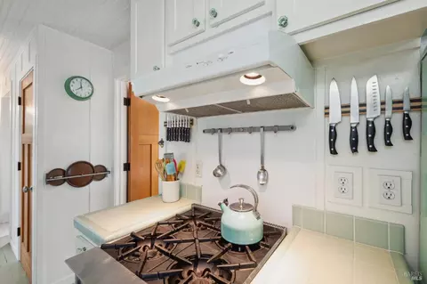 Kitchen - 76 Ocean View Ave, Dillon Beach, CA 94929 photo 3 of 6