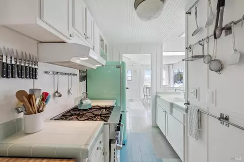 Kitchen - 76 Ocean View Ave, Dillon Beach, CA 94929 photo 4 of 6