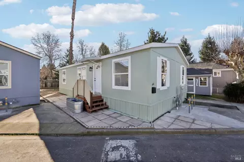 144 El Crystal Dr, Santa Rosa, CA 95407