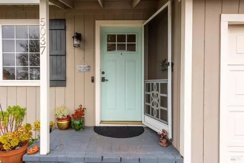 5037 Parkhurst Dr, Santa Rosa, CA 95409