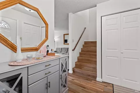 727 Sidnie Ct, Ukiah, CA 95482 photo 3