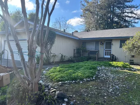 832 C St, Petaluma, CA 94952