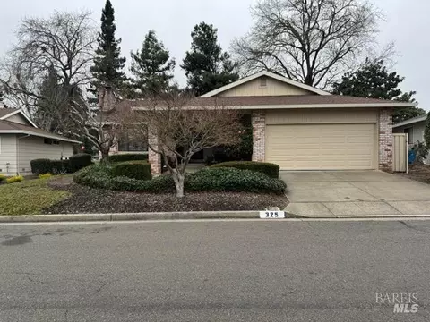 325 Twin Lakes Dr, Santa Rosa, CA 95409