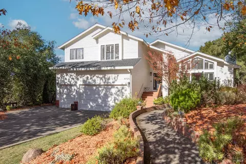 4725 Hillsboro Cir, Santa Rosa, CA 95405