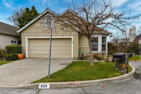 833 Peggy Lee Ct, Windsor, CA 95492