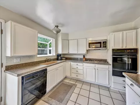 605 Sunset Pkwy, Novato, CA 94947