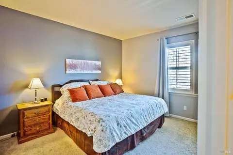 Bedroom - 175 Stonegate Cir #C, Cloverdale, CA 95425 photo 2 of 2