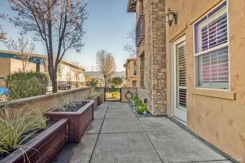 Exterior - 175 Stonegate Cir #C, Cloverdale, CA 95425 photo 6 of 7