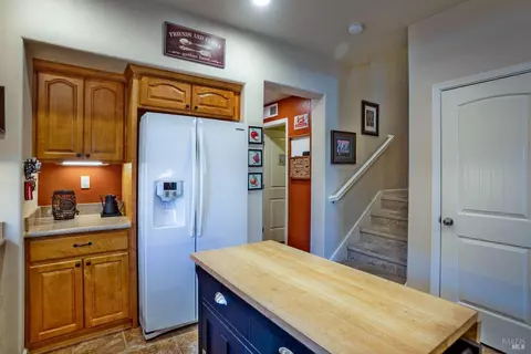 Kitchen - 175 Stonegate Cir #C, Cloverdale, CA 95425 photo 2 of 4