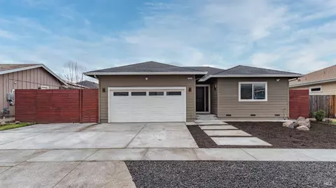 1926 San Marcos Dr, Santa Rosa, CA 95403