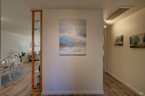220 Indian Creek Dr, Santa Rosa, CA 95409