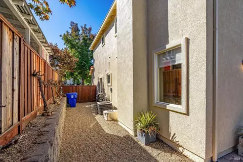 Exterior - 106 Capstone Ct, Napa, CA 94559 photo 5 of 18