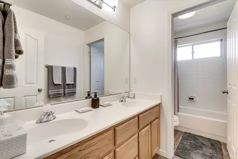 Bath - 106 Capstone Ct, Napa, CA 94559 photo 2 of 2