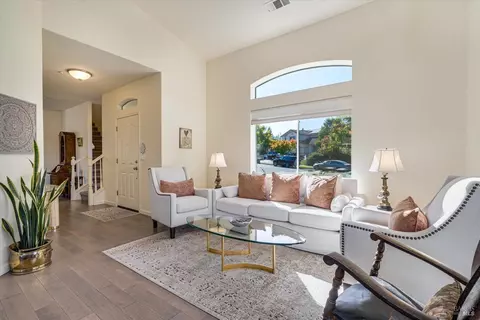Living - 106 Capstone Ct, Napa, CA 94559 photo 4 of 5