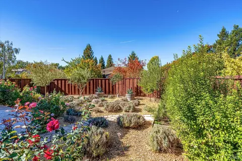 Exterior - 106 Capstone Ct, Napa, CA 94559 photo 14 of 18