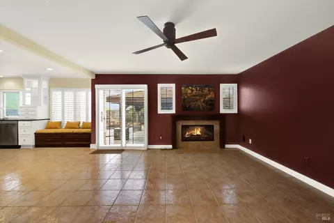 Living - 2403 Las Hadas Ct, Fairfield, CA 94534 photo 8 of 12