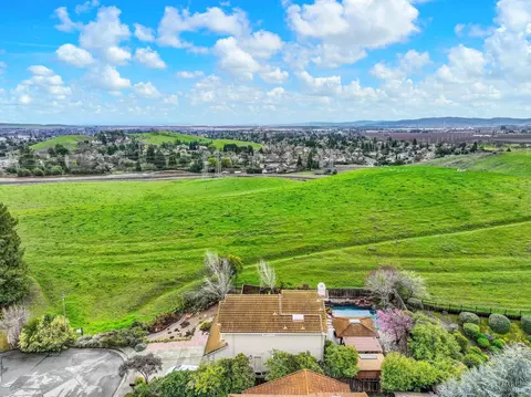 View/Area - 2403 Las Hadas Ct, Fairfield, CA 94534 photo 7 of 14