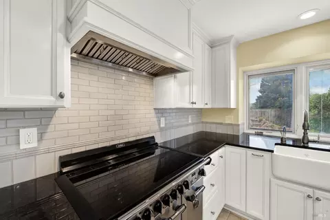 Kitchen - 2403 Las Hadas Ct, Fairfield, CA 94534 photo 6 of 10