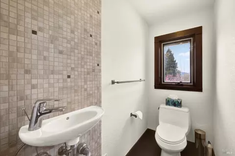 Bath - 2403 Las Hadas Ct, Fairfield, CA 94534 photo 4 of 10