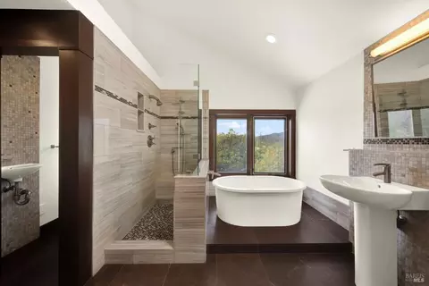 Bath - 2403 Las Hadas Ct, Fairfield, CA 94534 photo 5 of 10