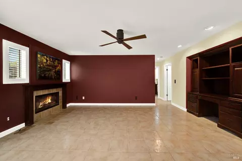 Living - 2403 Las Hadas Ct, Fairfield, CA 94534 photo 10 of 12