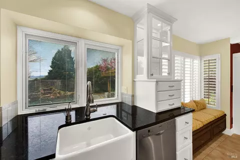 Kitchen - 2403 Las Hadas Ct, Fairfield, CA 94534 photo 7 of 10