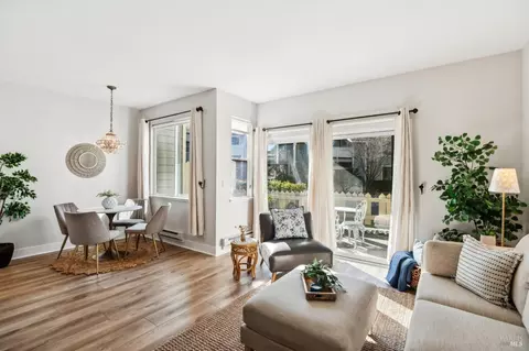 21 Shoreline Ct, Richmond, CA 94804