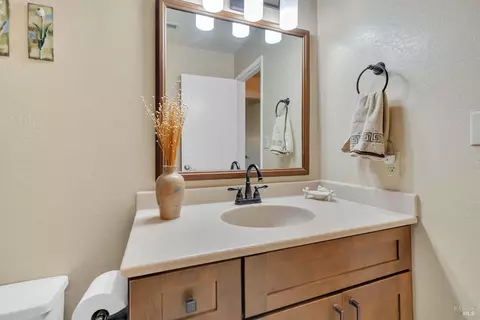 Bath - 230 Torrey Pines Ct, Vallejo, CA 94591 photo 8 of 11