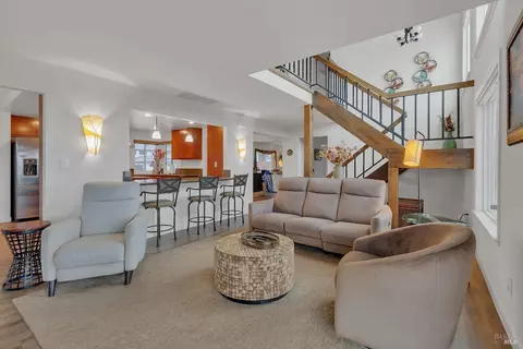 Living - 230 Torrey Pines Ct, Vallejo, CA 94591 photo 5 of 6