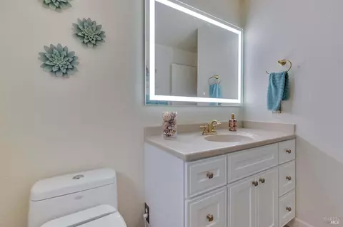 Bath - 230 Torrey Pines Ct, Vallejo, CA 94591 photo 4 of 11