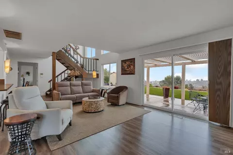 Living - 230 Torrey Pines Ct, Vallejo, CA 94591 photo 4 of 6