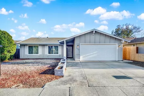 292 Yellowstone Dr, Vacaville, CA 95687