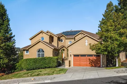 5877 Mountain Hawk Dr, Santa Rosa, CA 95409