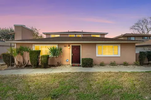 1911 Aletha Ln #1, Vacaville, CA 95687