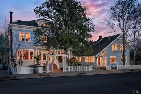 8-10 Keller St, Petaluma, CA 94952