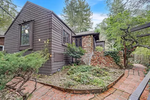 6110 Thornhill Dr, Oakland, CA 94611