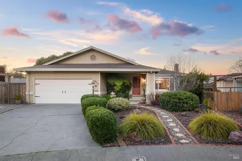 1810 Sherwood Cir, Santa Rosa, CA 95405
