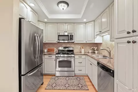 975 Santa Cruz Way, Rohnert Park, CA 94928