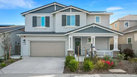 821 Cosmos Dr, Vacaville, CA 95687