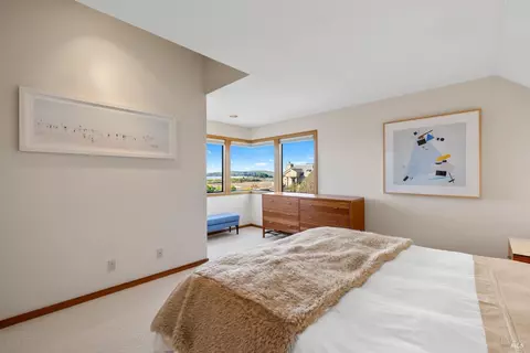 Bedroom - 21514 Heron Dr, Bodega Bay, CA 94923 photo 5 of 6