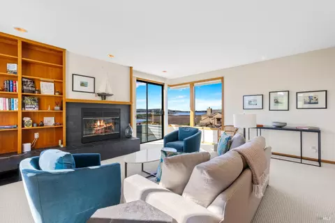 Living - 21514 Heron Dr, Bodega Bay, CA 94923 photo 2 of 4
