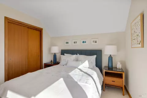 Bedroom - 21514 Heron Dr, Bodega Bay, CA 94923 photo 3 of 6