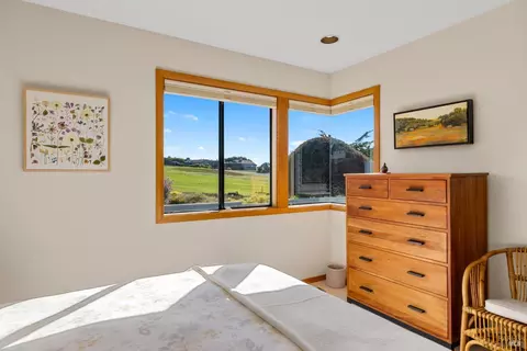Bedroom - 21514 Heron Dr, Bodega Bay, CA 94923 photo 2 of 6