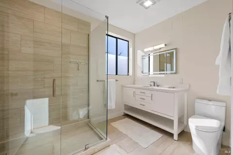 Bath - 21514 Heron Dr, Bodega Bay, CA 94923 photo 6 of 8