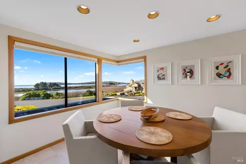 Dining - 21514 Heron Dr, Bodega Bay, CA 94923 photo 2 of 7