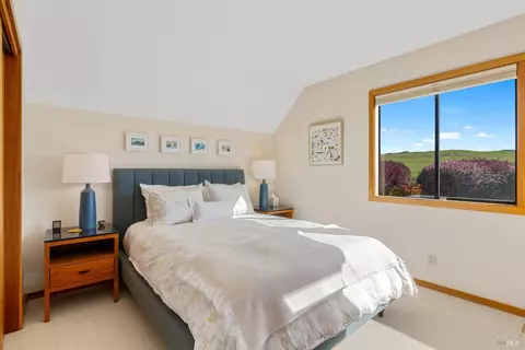 Bedroom - 21514 Heron Dr, Bodega Bay, CA 94923 photo 1 of 6