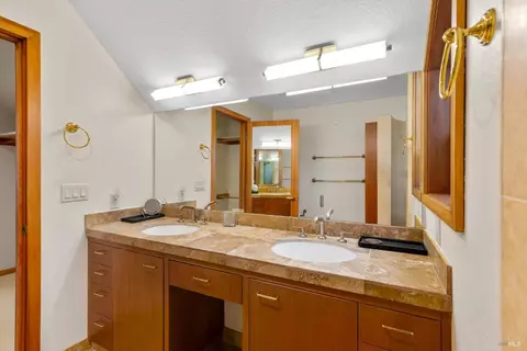Bath - 21514 Heron Dr, Bodega Bay, CA 94923 photo 3 of 8