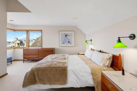 Bedroom - 21514 Heron Dr, Bodega Bay, CA 94923 photo 4 of 6