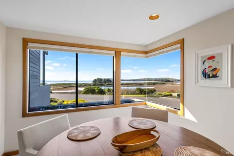 Dining - 21514 Heron Dr, Bodega Bay, CA 94923 photo 3 of 7